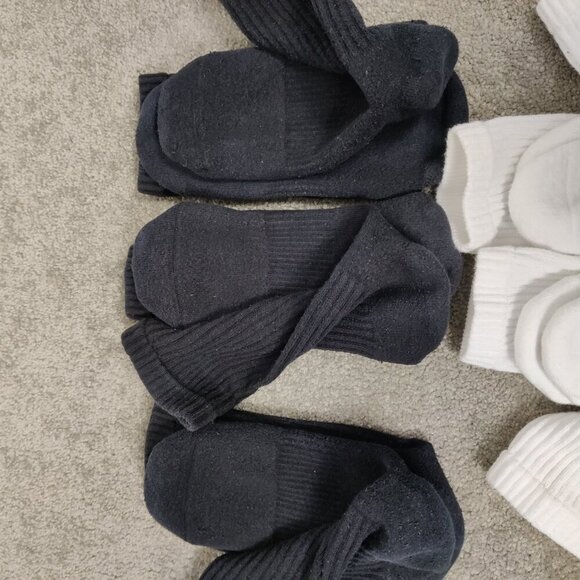 Under Armour Men's Crew Socks OS Set of 5 Pairs Black And White Performance Wear - Picture 4 of 4